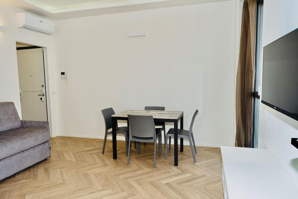 Sky View -Porta Nuova- Appartamento 2 Con Balcone Мілан Екстер'єр фото